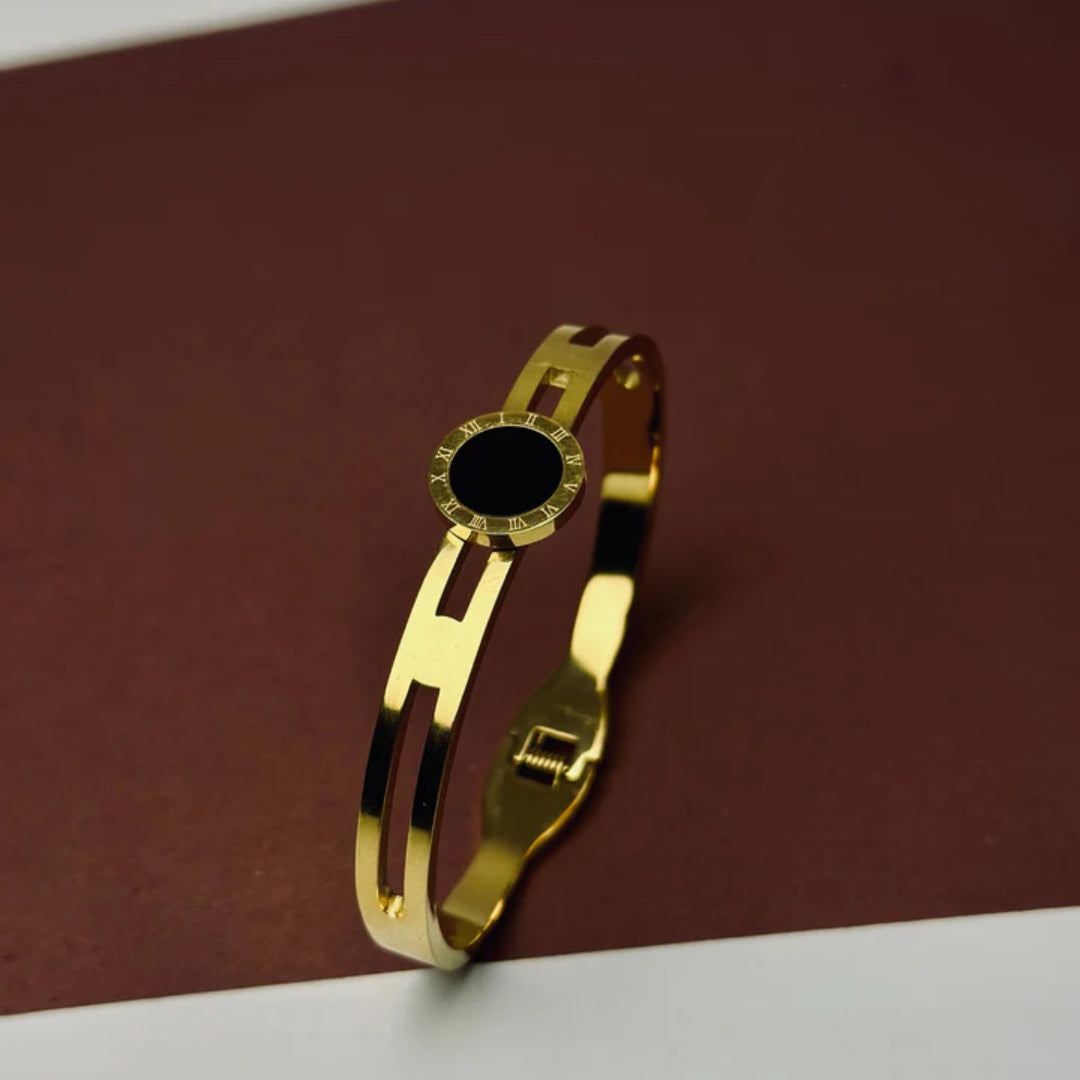 Premium Black Round Emblem Jewelry Set (4-Piece) | Luxury Women’s Collection