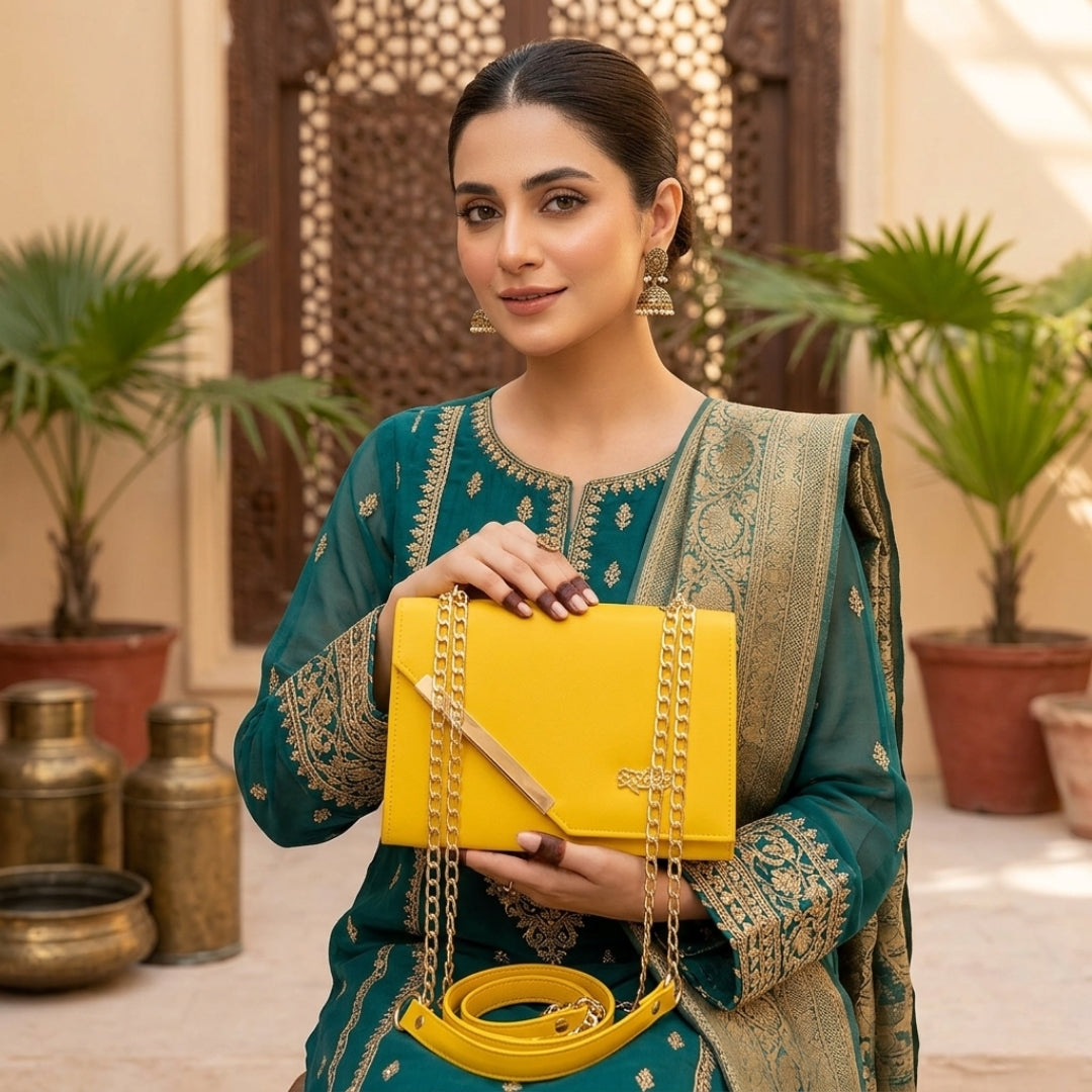 Elegant Chain Shoulder Bag – Stylish Women’s Crossbody Handbag with Golden Detail