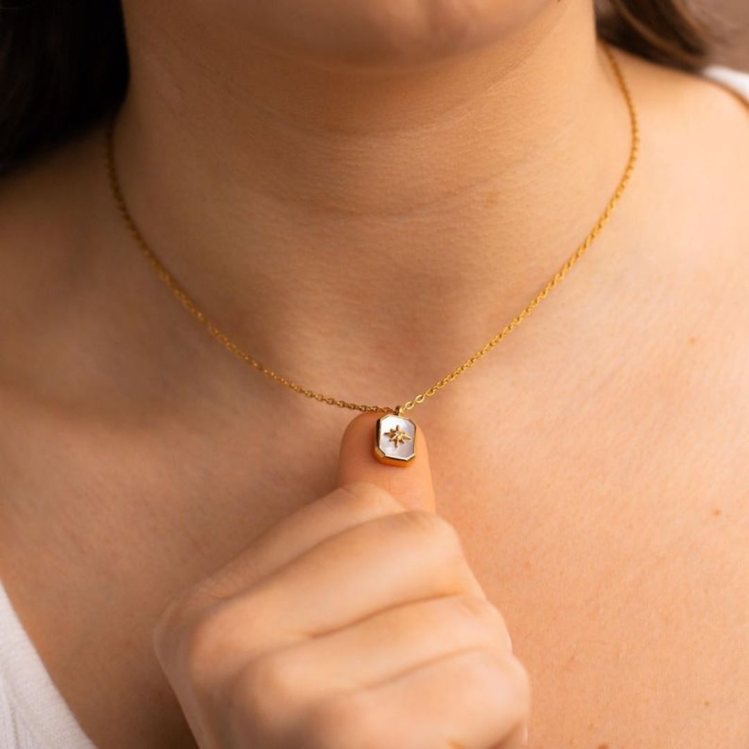 Sleek Gold Necklace for Women – Simple Yet Stunning