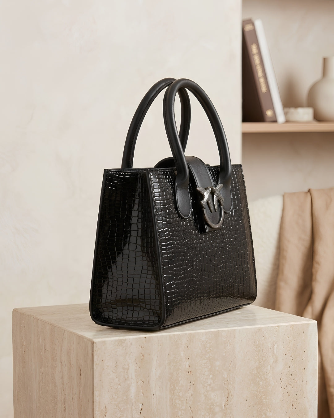 The Aura Structured Handbag – Sophisticated Style for Every Occasion