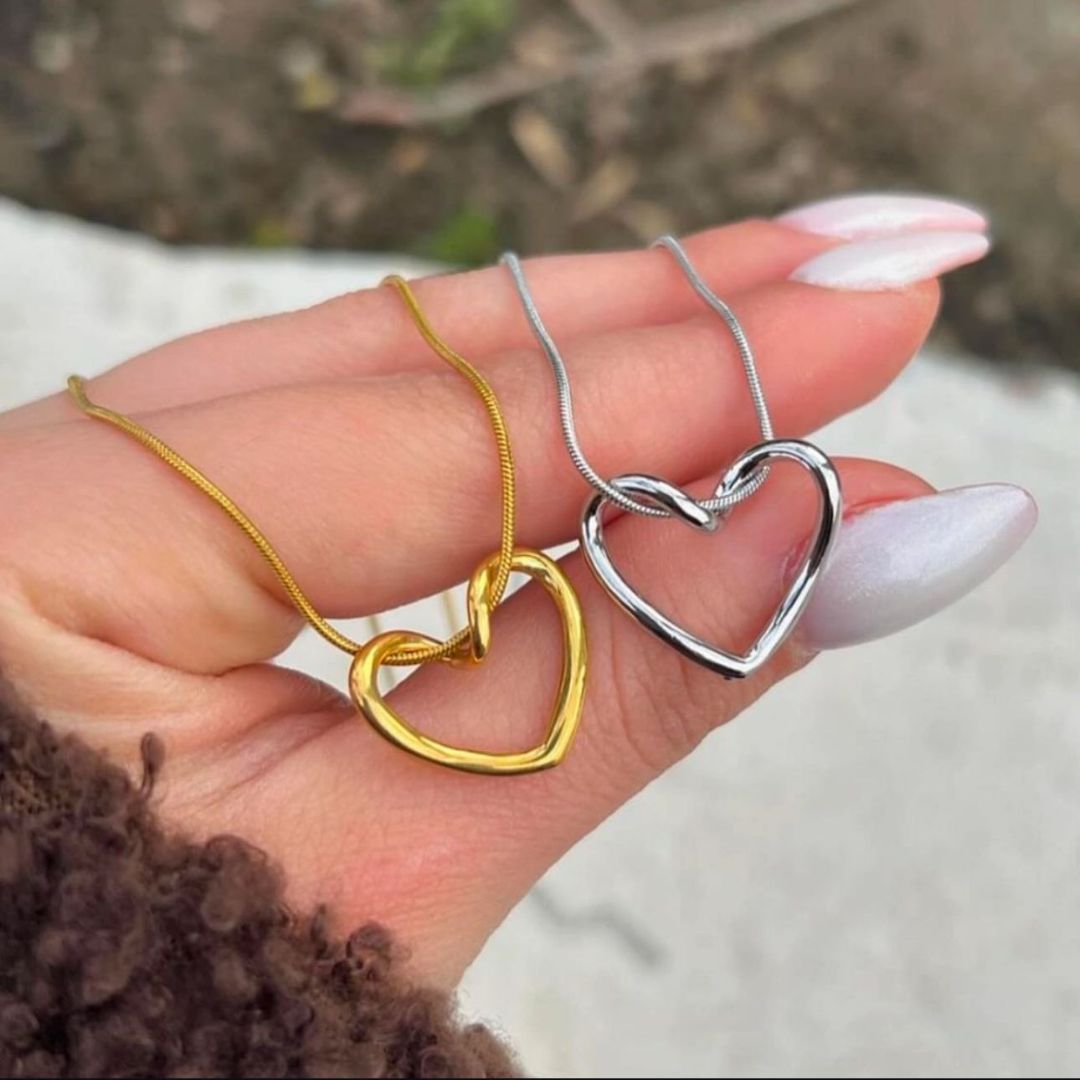 Elegant Gold Bar Necklace for Women – Sleek and Modern